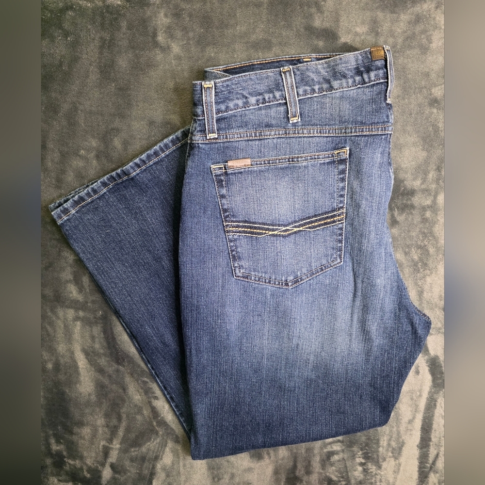 M4 Legacy Stretch JeanStyle No. 10022674Mid riseClassic 19" boot cut leg opening - Picture 2 of 14
